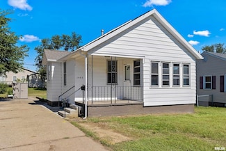 1405 Fisher St, Pekin, IL 61554