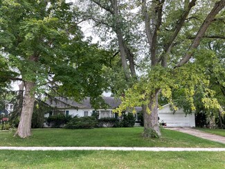 832 James Ct, Wheaton, IL 60189