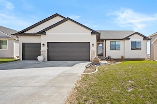 2112 Waller Ave, Norwalk, IA 50211