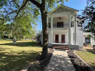 305 W Main St, Kirbyville, TX 75956