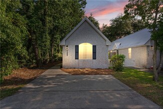 105 Palmetto St, Saint Simons Island, GA 31522