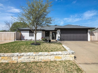 512 Black Oak Ln, Burleson, TX 76028