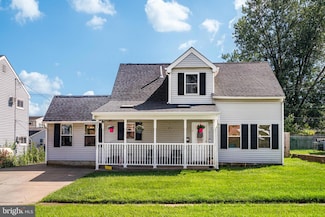 27 Arbor Ln, Levittown, PA 19055