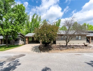 8 Wedgewood Ln, Eureka Springs, AR 72631