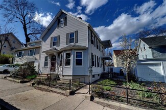 9 Clyde St, Pawtucket, RI 02860