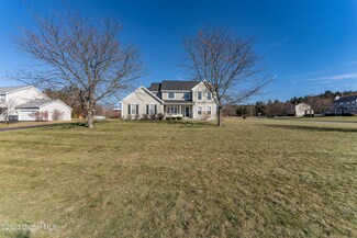 2 Excalibur Ct, Rexford, NY 12148