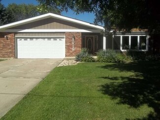 27W130 48th St, Naperville, IL 60563