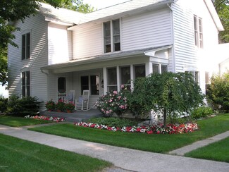 120 1st St, Pentwater, MI 49449