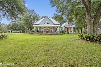 10000 Cherokee Rose Rd, van Cleave, MS 39565