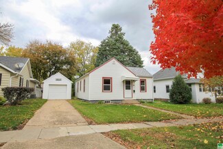 16 3rd Ave SW, Pocahontas, IA 50574