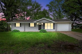 210 Scenic Dr, Elsberry, MO 63343
