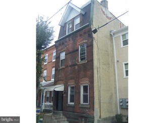 3226 Wallace St, Philadelphia, PA 19104