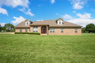 624 Paige Blvd, Lowell, AR 72745