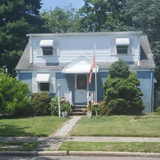 47 Hermann St, Carteret, NJ 07008