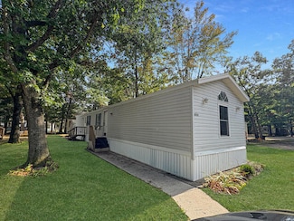 20101 Tamarack Dr, Howard City, MI 49329