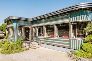 573 E Kerley Corners Rd, Elizaville, NY 12523