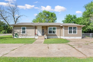 1307 W 6th St, Mc Gregor, TX 76657