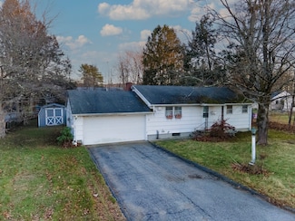 16 James St, Danielson, CT 06239
