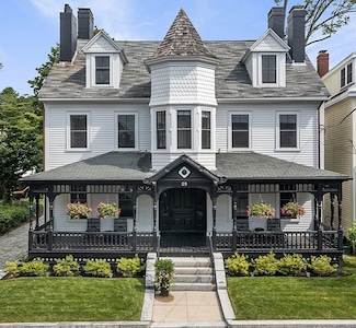 29 Central St Unit 2, Manchester, MA 01944