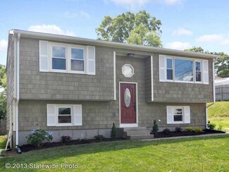 40 Ormsby Ave, Warwick, RI 02886