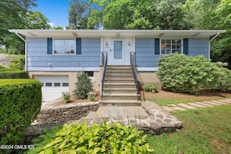 13 1/2 Hickory Dr, Greenwich, CT 06831