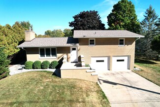 804 N Lakeshore Dr, Ludington, MI 49431