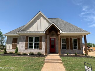 3390 Hatton Dr, Nesbit, MS 38651
