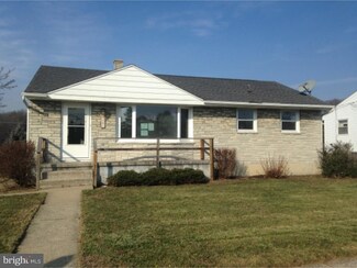 301 2nd St, Pine Grove, PA 17963