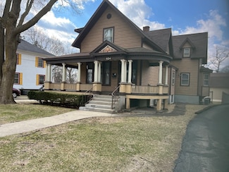 624 South St, Elgin, IL 60123