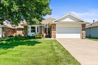1018 Shoal Pointe Dr, Carter Lake, IA 51510