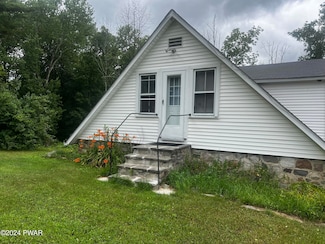 240 Sleepy Hollow Dr, Milford, PA 18337