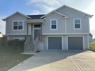 9711 E 220th St, Peculiar, MO 64078