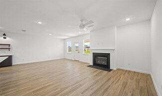8407 Bay Ridge Cir, Baytown, TX 77523