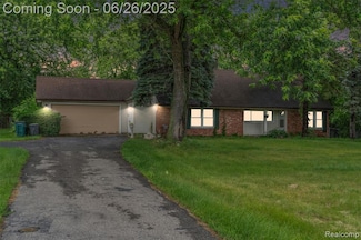750 W Square Lake Rd, Troy, MI 48098