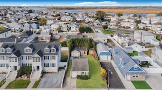 36 Kildare Rd, Island Park, NY 11558