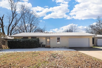 1632 W Berkeley St, Springfield, MO 65807