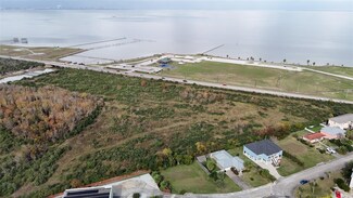 226 Debbie Ln, San Leon, TX 77539