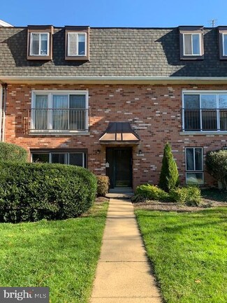 3823 Persimmon Cir, Fairfax, VA 22031