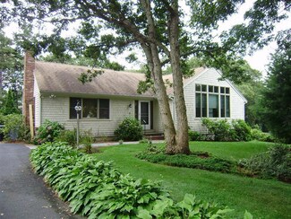 7 Sherry Ln, Pocasset, MA 02559
