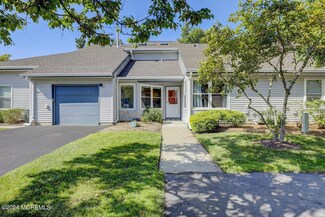 132 Sunnymede St, Englishtown, NJ 07726