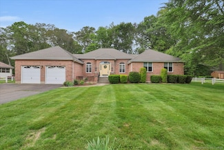 101 Langford Ln, East Hartford, CT 06118