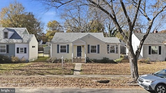 912 Forest View Dr, Richmond, VA 23225