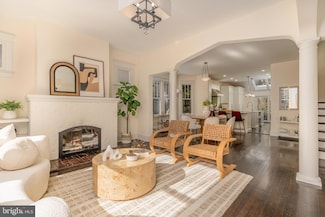 2939 Macomb St NW, Washington, DC 20008