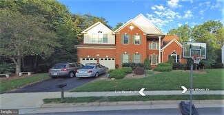12722 Fox Woods Dr, Herndon, VA 20171