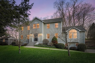4 Barberry Ln, West Newbury, MA 01985