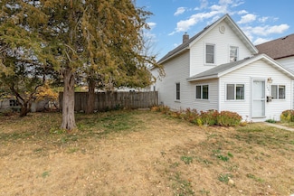 206 E Main St, Belle Plaine, MN 56011