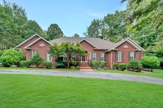 115 Pinecrest Dr, Greenwood, SC 29649