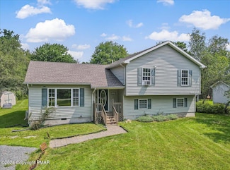 261 Clearview Dr, Long Pond, PA 18334