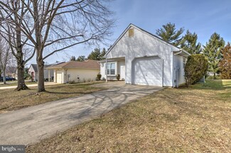 110 Carriage Hill Ct, Columbus, NJ 08022