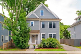 31 Neponset Ave, Roslindale, MA 02131